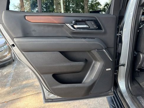 Used 2025 GMC Yukon Denali AWD/4WD image 30