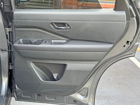 Used 2025 Nissan Pathfinder S FWD image 40