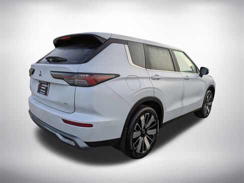 New 2025 Mitsubishi Outlander SE image 4