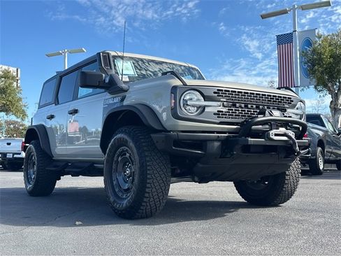 Used 2022 Ford Bronco Everglades image 3