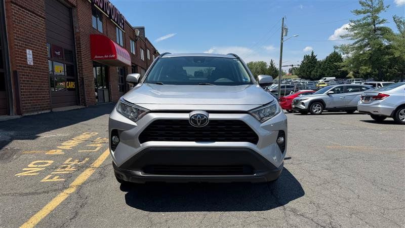 Used 2020 Toyota RAV4 XLE w/ Convenience Package FWD image 2