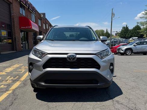 Used 2020 Toyota RAV4 XLE w/ Convenience Package FWD image 2