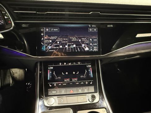 Used 2019 Audi Q8 Premium Plus w/ Premium Plus AWD/4WD image 32
