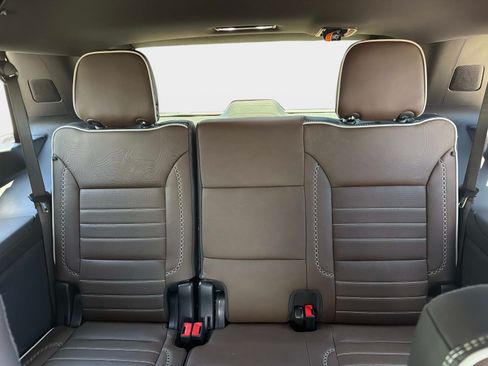 Used 2025 GMC Yukon Denali Ultimate AWD/4WD image 16