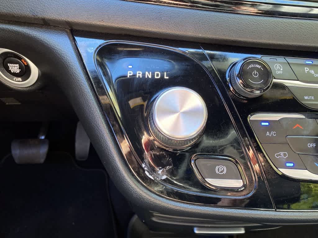 Used 2025 Chrysler Pacifica Select FWD image 24