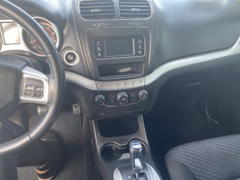 Used 2020 Dodge Journey SE w/ SE Popular Equipment Group image 17