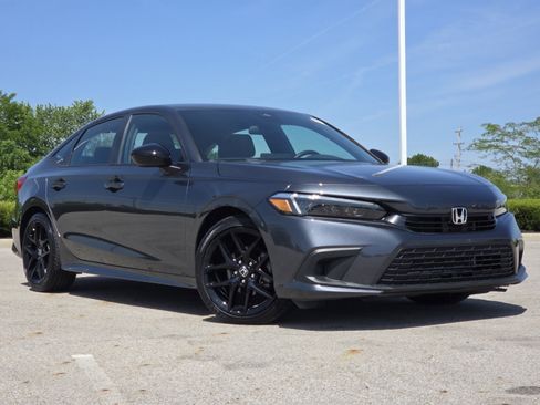 Used 2024 Honda Civic Sport image 2