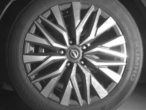 Used 2025 Nissan Altima 2.5 SV FWD image 12