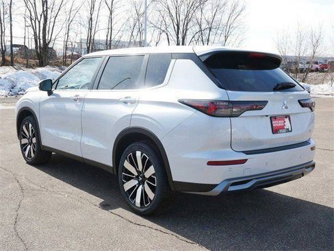 New 2026 Mitsubishi Outlander SE AWD/4WD image 2