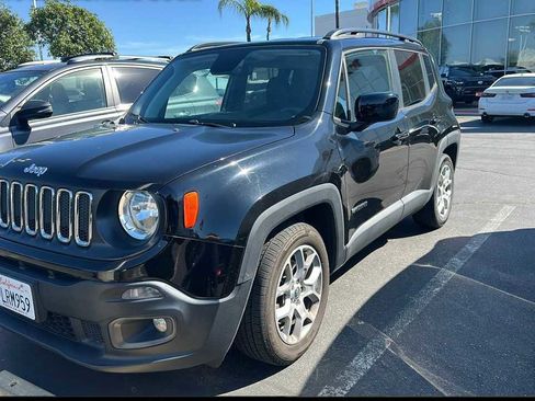 Used 2018 Jeep Renegade Latitude w/ UConnect 8.4 Nav Group image 1