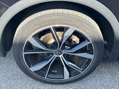 Used 2022 Volkswagen Tiguan SEL R-Line AWD/4WD image 9