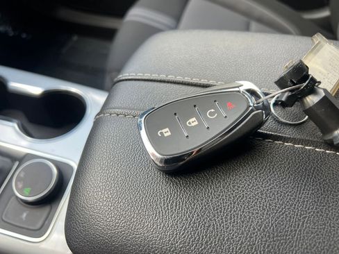 Used 2025 Chevrolet Blazer LT image 21