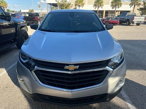 Used 2021 Chevrolet Equinox LS FWD image 2