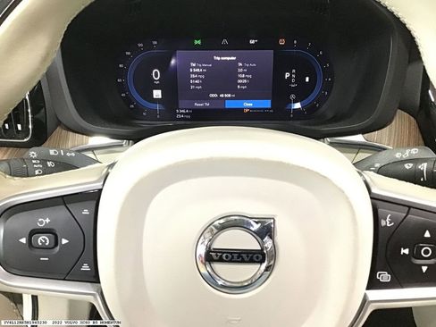 Used 2022 Volvo XC60 B5 Momentum image 8