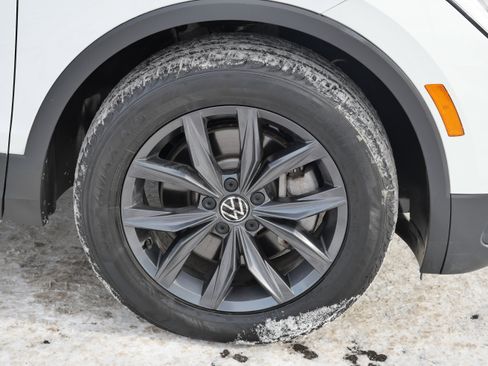 Certified 2022 Volkswagen Tiguan SE image 15