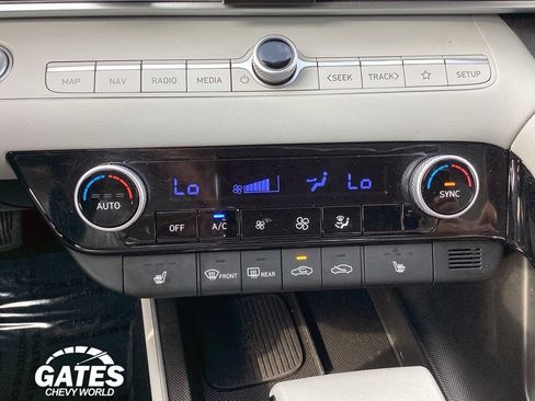 Used 2024 Hyundai Elantra Limited FWD image 17