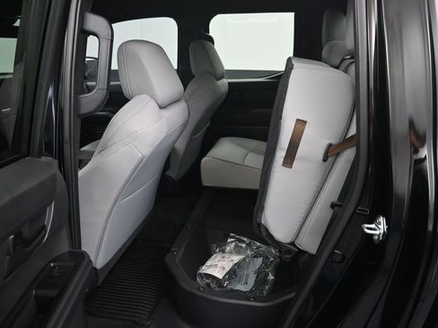 Used 2025 Toyota Tacoma SR5 AWD/4WD image 27