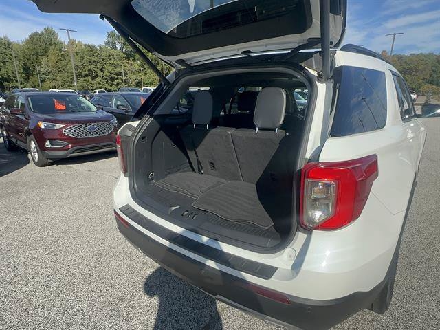 Certified 2023 Ford Explorer XLT w/ Equipment Group 202A AWD/4WD image 7