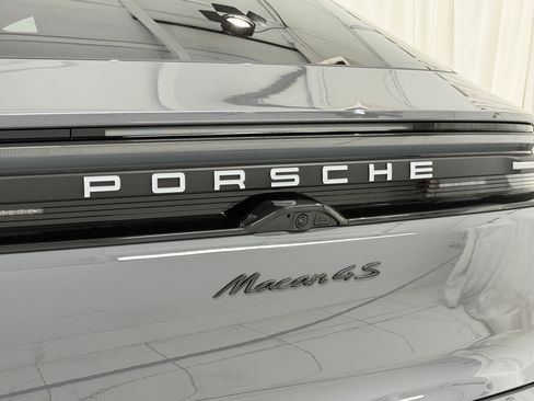Certified 2025 Porsche Macan 4S Electric AWD/4WD image 60