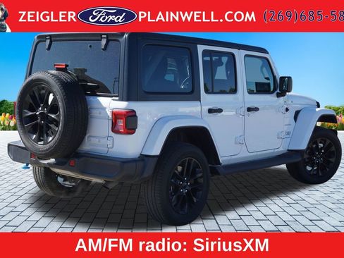 Used 2023 Jeep Wrangler Unlimited Sahara w/ Cold Weather Group AWD/4WD image 5