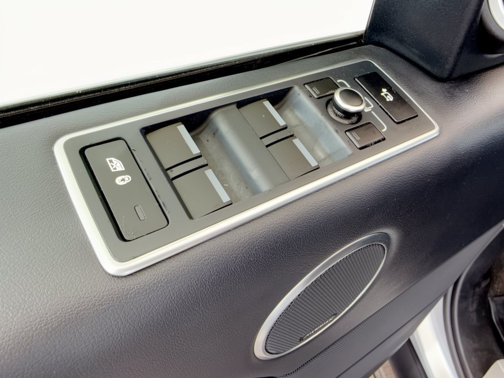 Used 2015 Land Rover Range Rover Supercharged AWD/4WD image 15