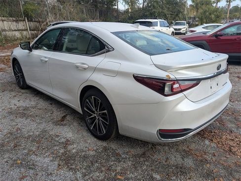 Used 2025 Lexus ES 300h 300h image 6