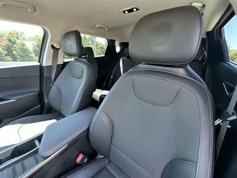 Used 2024 Kia EV6 Light RWD image 16