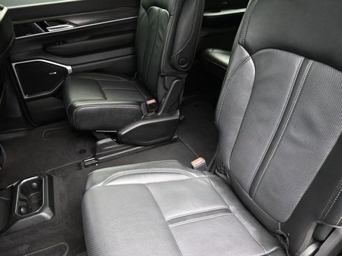 Used 2024 Jeep Wagoneer Series II image 10