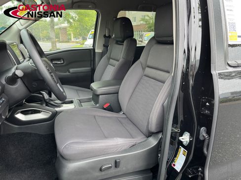Used 2023 Nissan Frontier SV image 18
