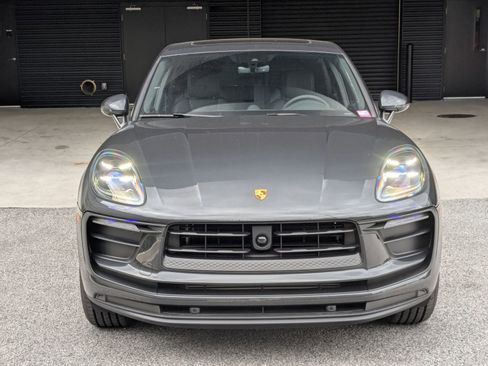 Certified 2026 Porsche Macan AWD/4WD image 6
