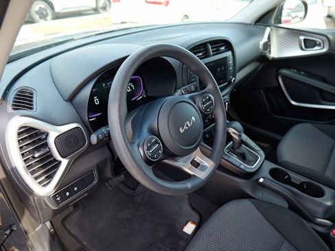 Certified 2025 Kia Soul LX w/ LX Technology Package image 9