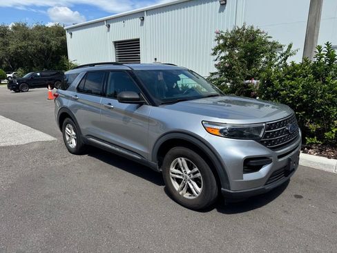 Used 2020 Ford Explorer XLT AWD/4WD image 2
