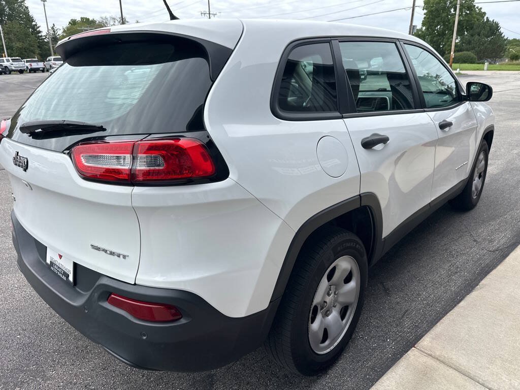 Used 2016 Jeep Cherokee Sport w/ Cold Weather Group AWD/4WD image 3