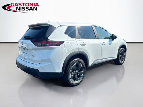 Used 2025 Nissan Rogue SV AWD/4WD image 9