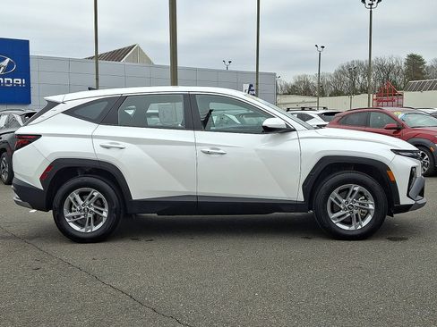 Certified 2025 Hyundai Tucson SE image 32