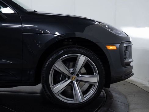 Certified 2025 Porsche Macan image 11