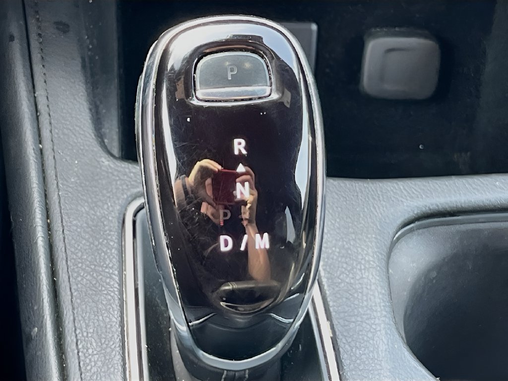 Used 2023 Cadillac XT4 Premium Luxury FWD image 17