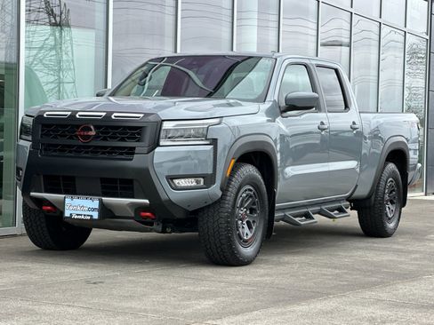 Used 2025 Nissan Frontier PRO-4X image 7