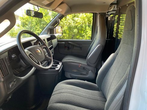 Used 2025 Chevrolet Express 2500 w/ Driver Convenience Package RWD image 31