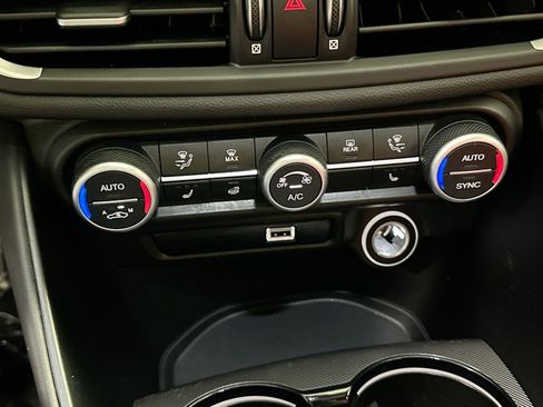 Used 2022 Alfa Romeo Giulia Veloce image 28