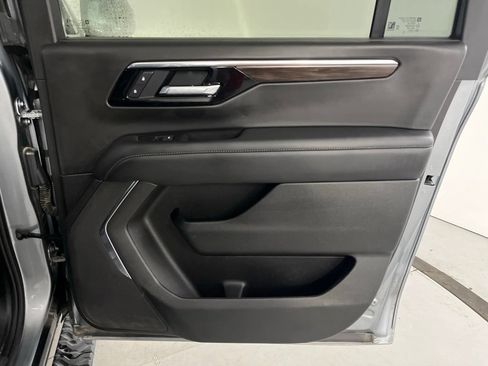Used 2025 Chevrolet Suburban Z71 AWD/4WD image 27