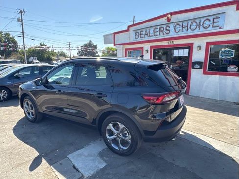 Used 2025 Ford Escape ST-Line Select AWD/4WD image 2