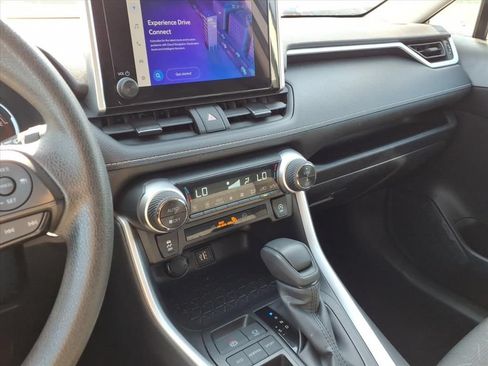 Used 2025 Toyota RAV4 XLE FWD image 27