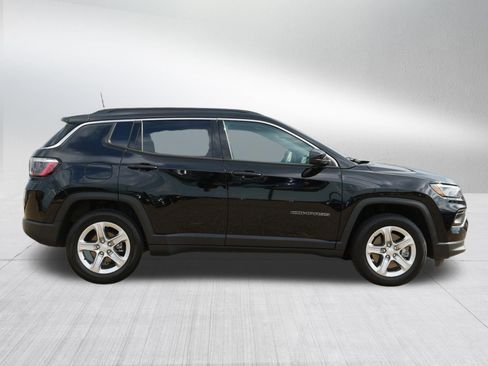 Used 2024 Jeep Compass Latitude w/ Convenience Group AWD/4WD image 8