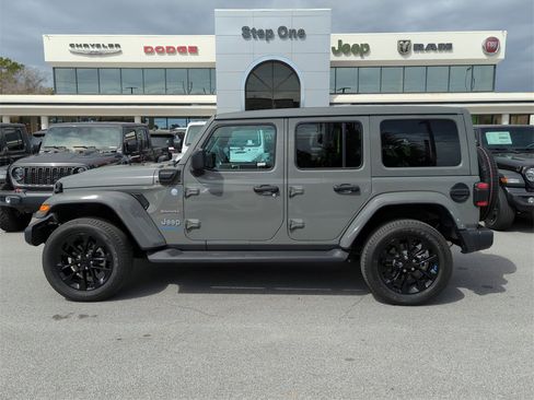 Used 2023 Jeep Wrangler Unlimited Sahara w/ Cold Weather Group image 8