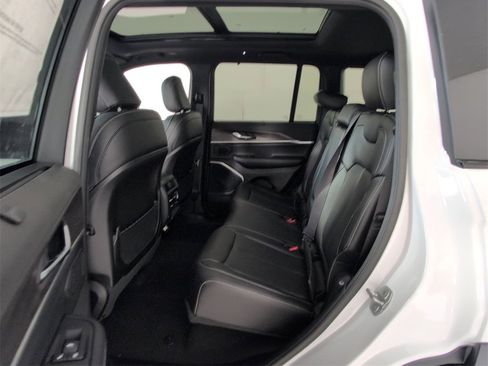 New 2025 Jeep Grand Cherokee Limited w/ Luxury Tech Group II image 15