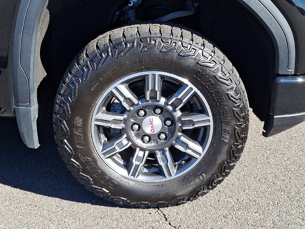 Used 2024 GMC Sierra 1500 AT4 w/ Technology Package AWD/4WD image 11