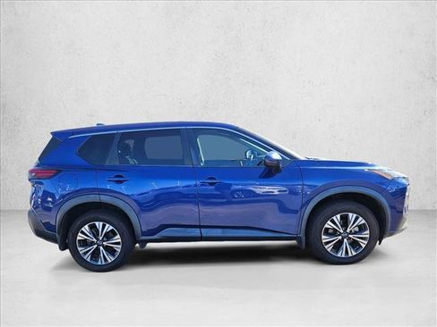 Used 2022 Nissan Rogue SV image 4