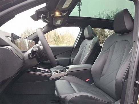 Used 2025 BMW X3 xDrive30i w/ Premium Package image 13