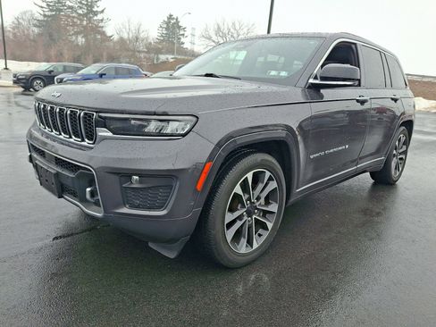 Used 2023 Jeep Grand Cherokee Overland w/ Luxury Tech Group IV image 3